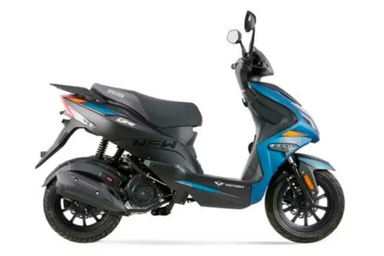 Moto New Life, una motocicleta versátil y confiable disponible en Supermotos MyM Tolima, perfecta para recorridos urbanos y viajes largos.