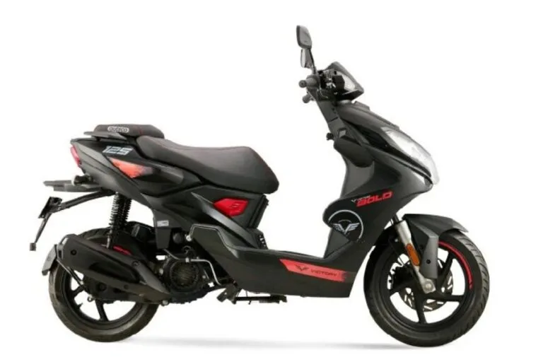 Moto Victory Bold, una motocicleta resistente y de alto rendimiento, disponible en Supermotos MyM Tolima, ideal para viajes largos y trayectos urbanos.